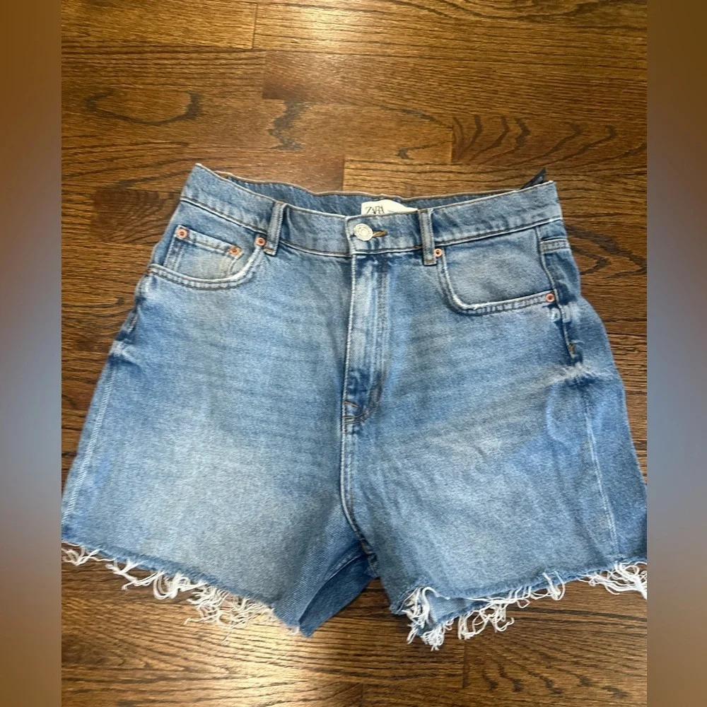 Zara 90’s Denim Bermuda Shorts size 6. Bloggers Favorite  1230 - Picture 3 of 12